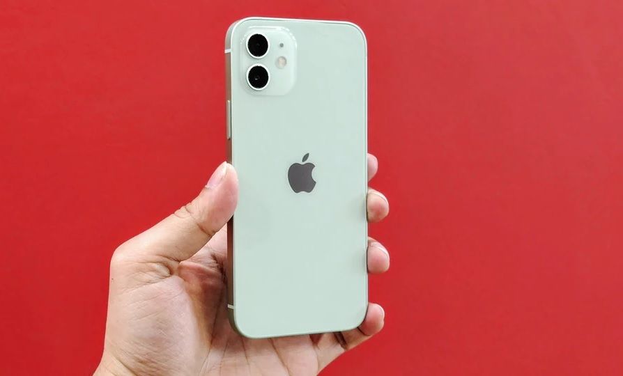 Get the iPhone 12 at exciting discounts on the Amazon Great Republic Day Sale 2022.jpg