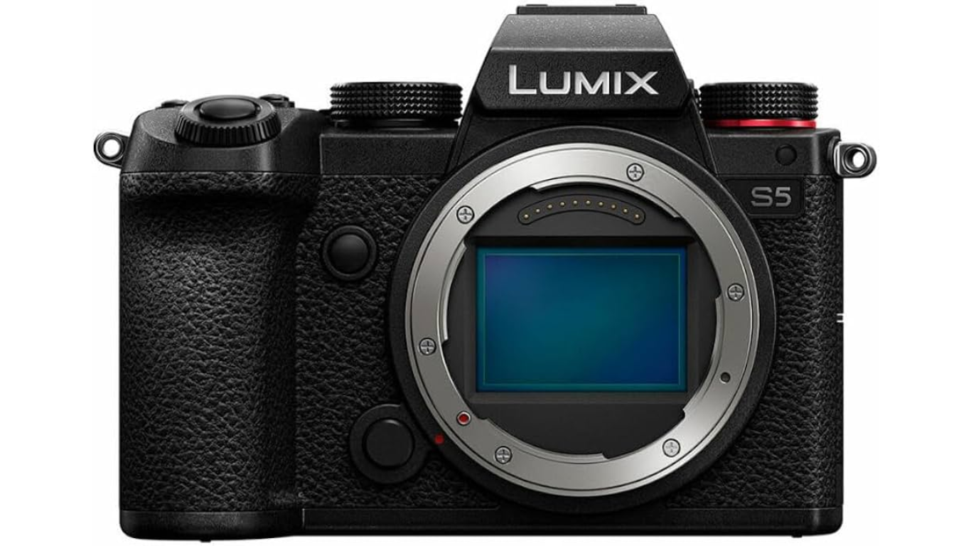 panasonic LUMIX S DC-S5 front .png