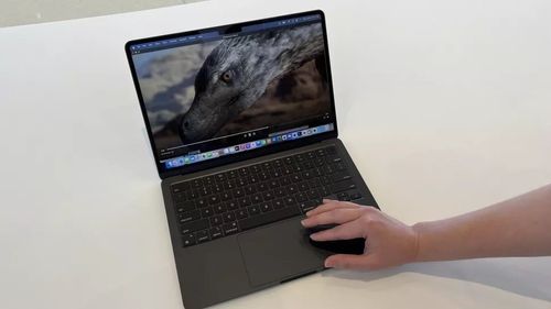 M2 MacBook Air Keyboard and Mouse.jpg
