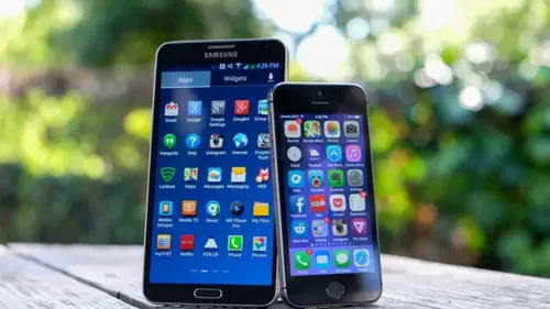 apple and samsung (2).webp